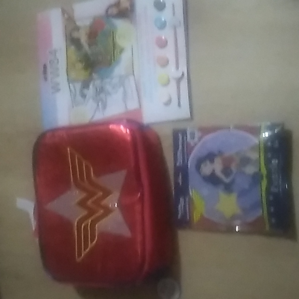 Wonder Woman Lunch box & paint book & Puzzle.. kids - Picture 8 of 8
